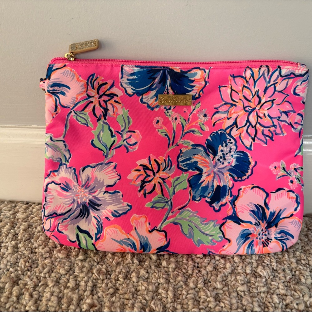 Lilly Pulitzer Pink bright Cosmetic Bag with Floral Print, new without tags